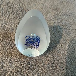 NWOT Vintage frosted Paperweight